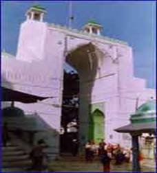 bulanddarwaza.jpg (13746 bytes)