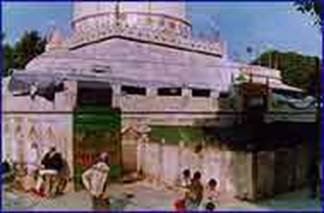 ibadat.jpg (15113 bytes)