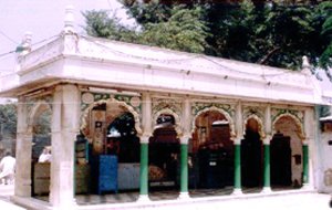 aulia.jpg (15876 bytes)